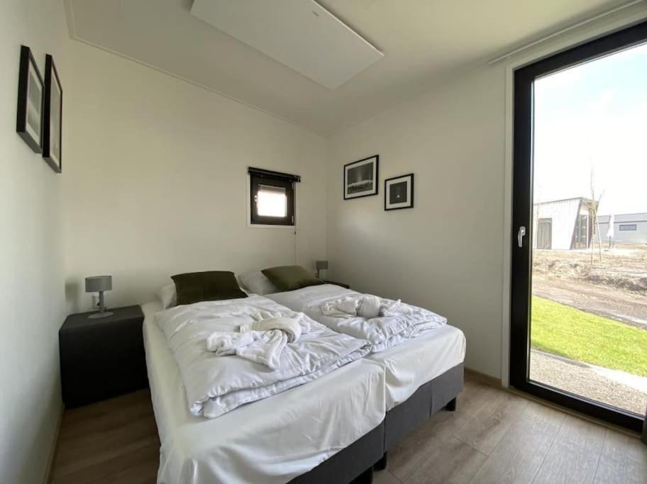 Tiny Vakantiehuis Aan Het Water Met Eigen Steiger En Airco Kampen Eksteriør billede
