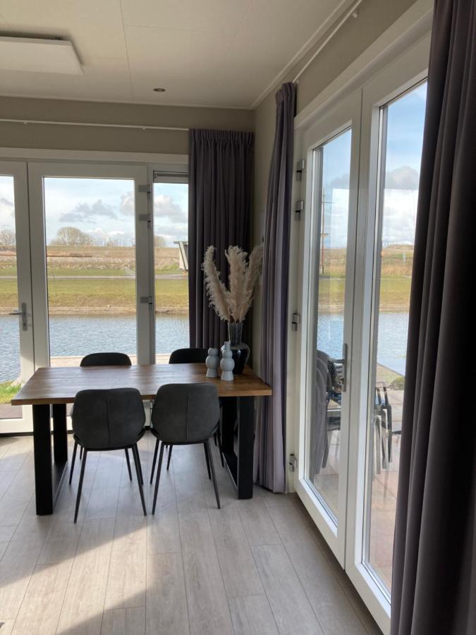 Tiny Vakantiehuis Aan Het Water Met Eigen Steiger En Airco Kampen Eksteriør billede